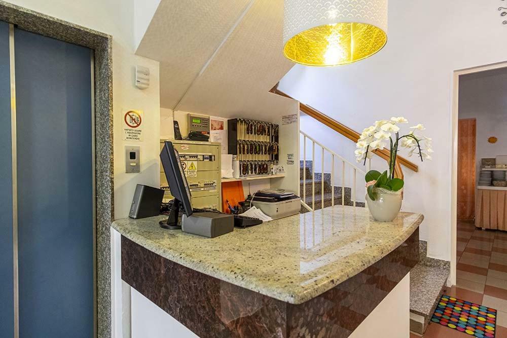 Oasi Del Mare Hotel Rimini Ngoại thất bức ảnh
